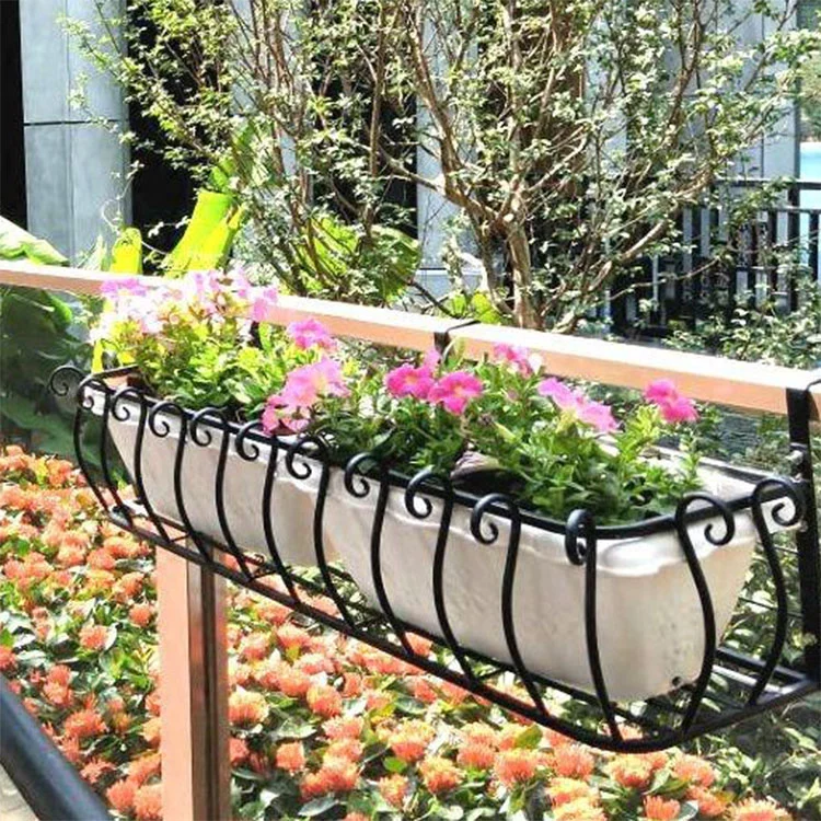 Giá đỡ chậu hoa bằng sắt chịu thời tiết ban công