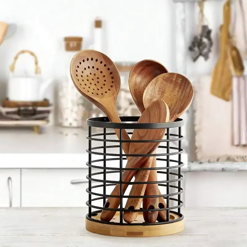 Giá đỡ dụng cụ dây kim loại có đế gỗ